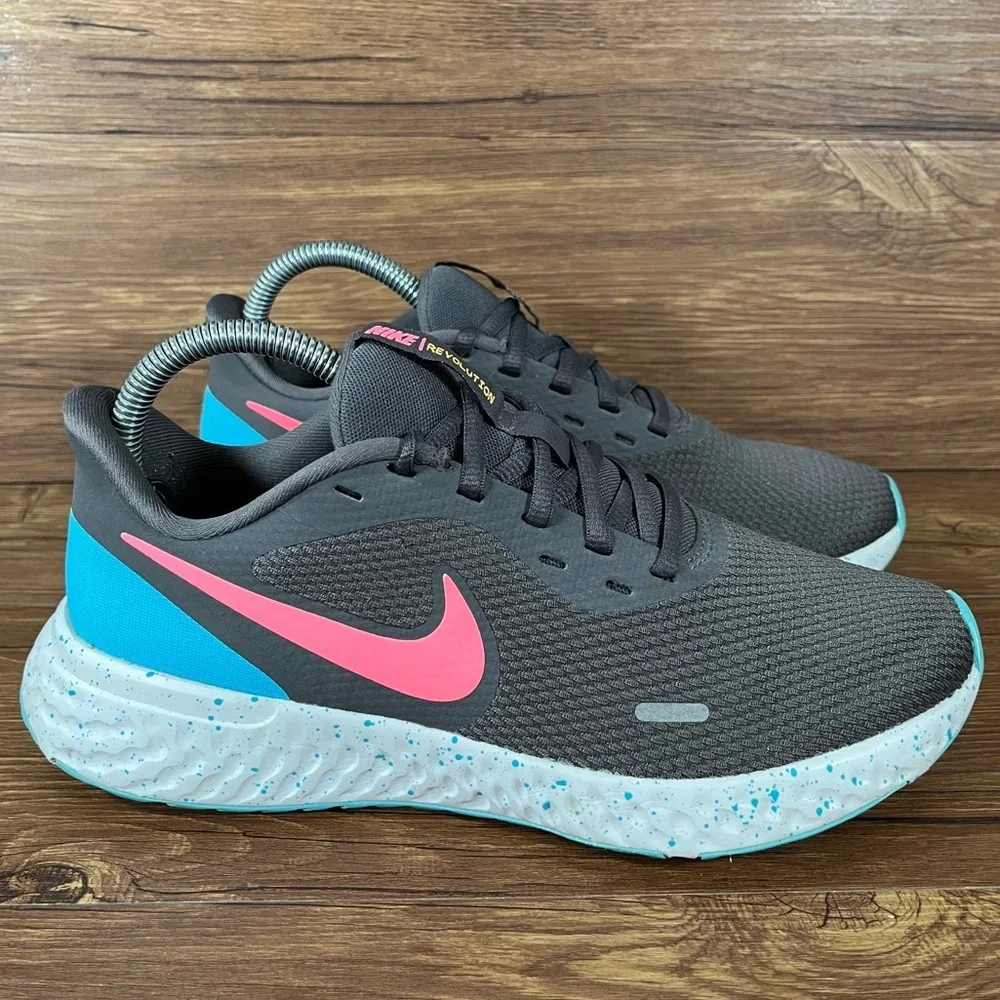 Nike Revolution 5 Gray Running Shoes Women’s Size 8 Athletic Sneakers